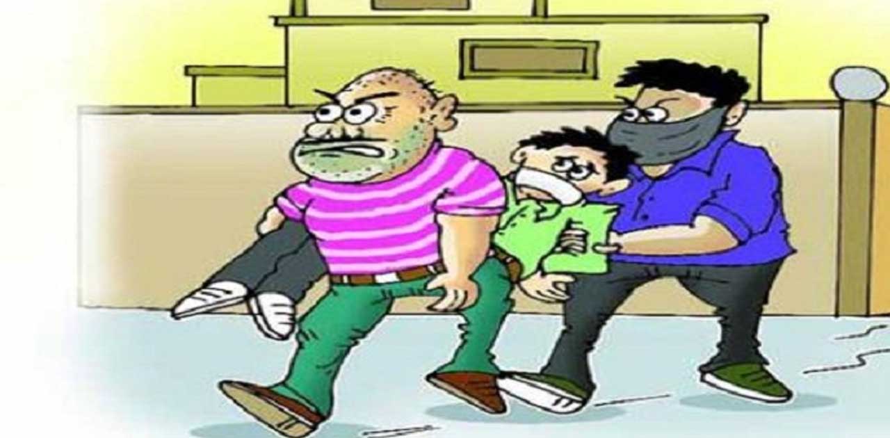 बच्चा चोरी के संदेह में ग्रामीणों ने संदिग्ध को किया पुलिस क... - CG Sandesh
