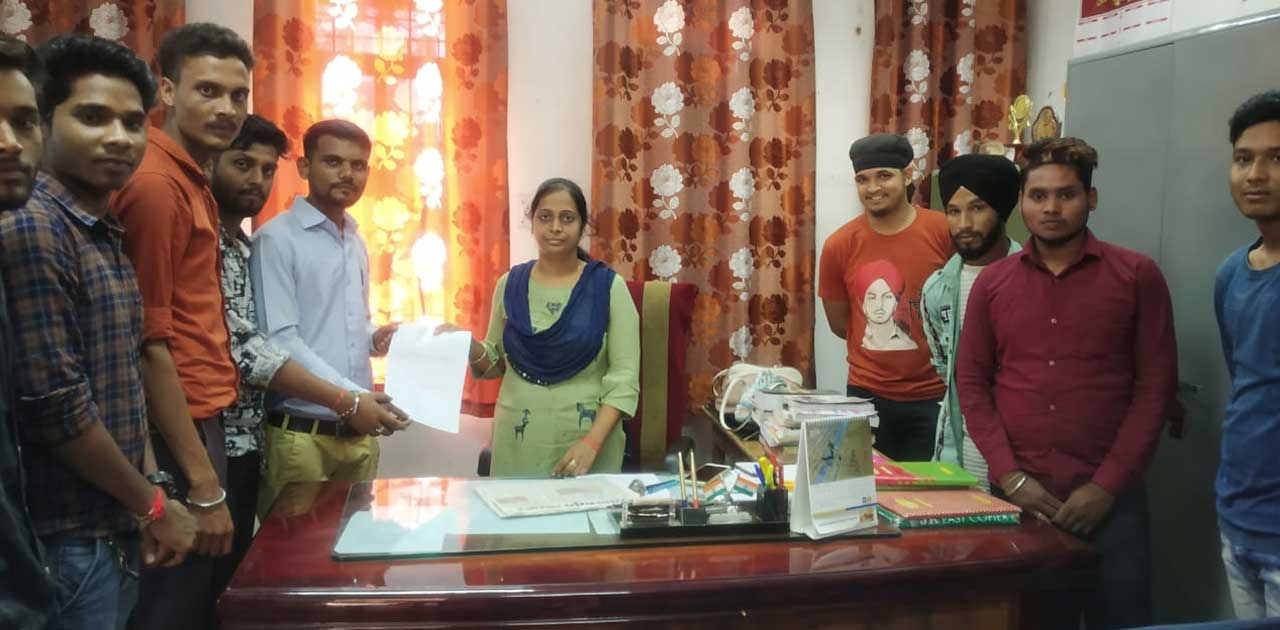 बसना महाविद्यालय में राष्ट्रगान नियमित रूप से राष्ट्रगान करन... - CG Sandesh