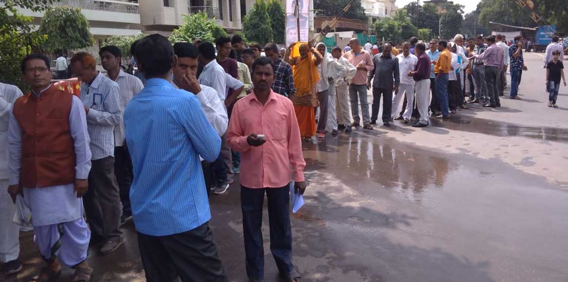 CM के पास पैदल पहुँचे लोगो ने कहा हमारा दुर्भाग्य कि प्रसिद्... - CG Sandesh