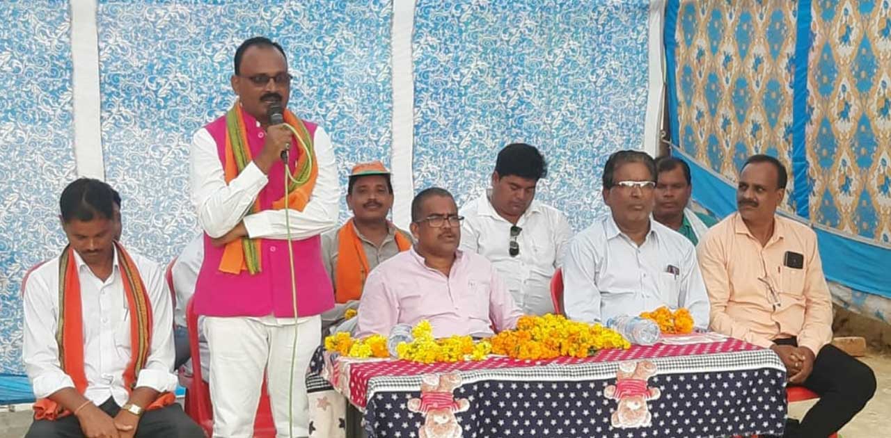 सांसद का प्राचीन कबीर कुटी तेरेकेला में दर्शन पूजन - CG Sandesh