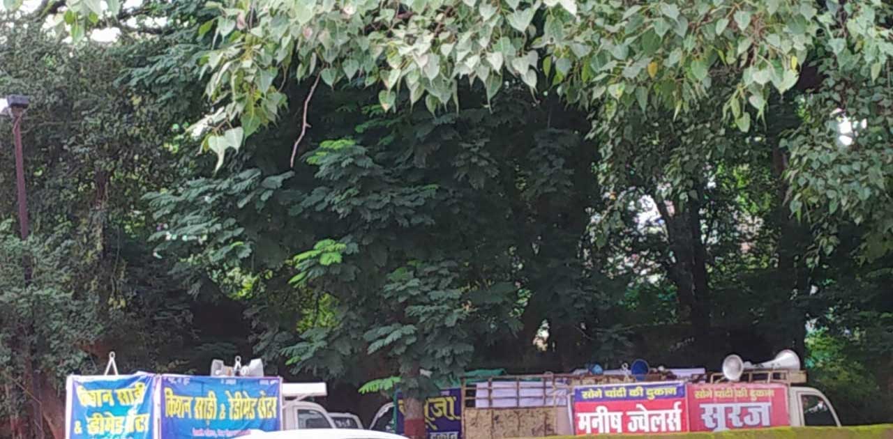 सरायपाली नगर में दुकानदारों की प्रचार वाहने हुई जब्त  - CG Sandesh