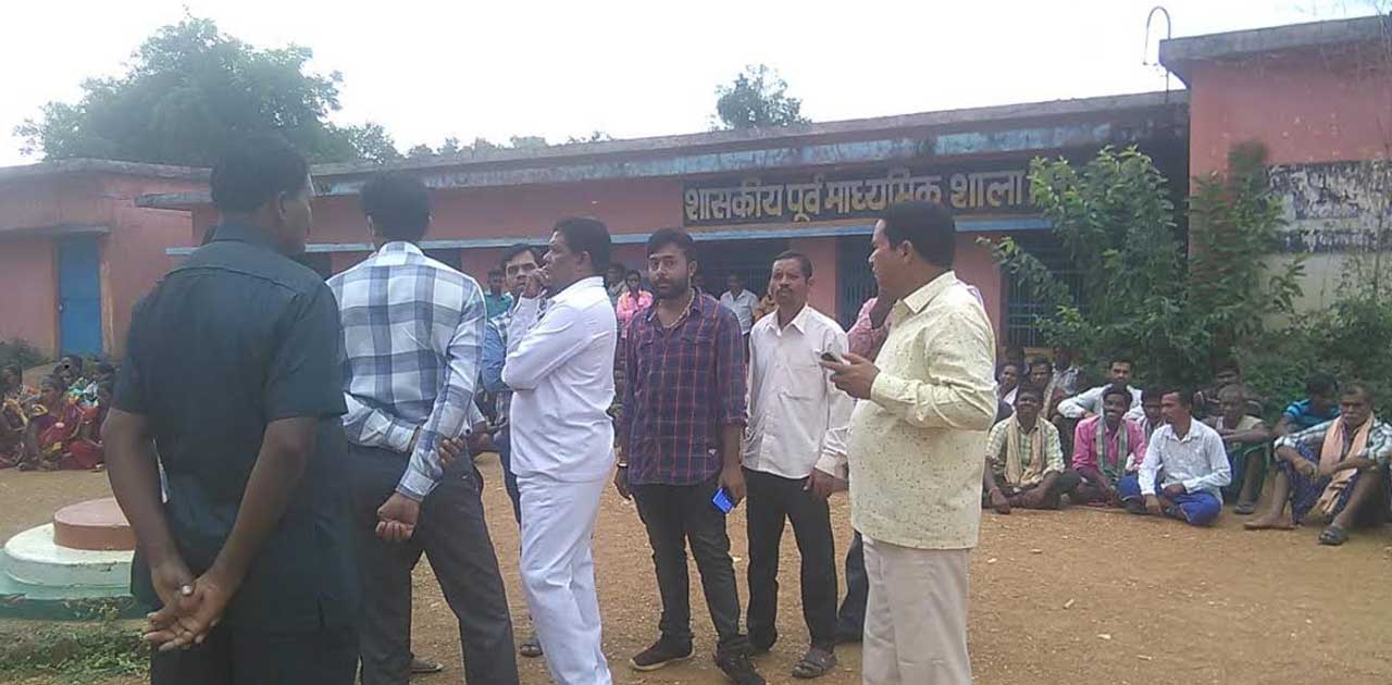 विधायक की पहल से खुला सिंघोड़ा स्कूल का ताला, स्वयं के व्यय स... - CG Sandesh