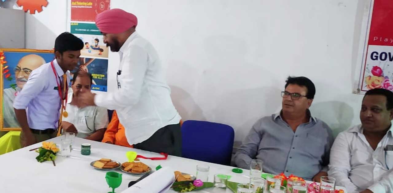 रा से यो बसना ने शुरू किया झोला बैंक । स्वयंसेवक विविध प्रदर... - CG Sandesh