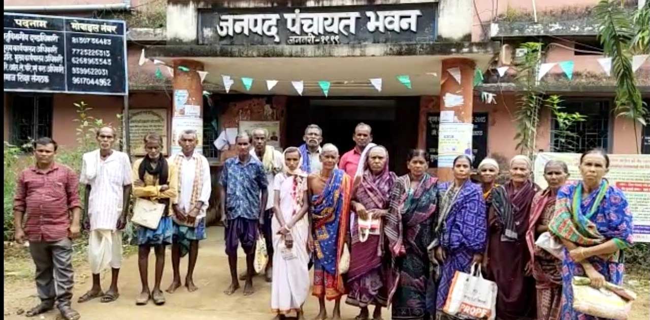 पेंशन की राशि के लिए साल भर से भटक रहे हैं जंगलबेड़ा के हितग्... - CG Sandesh