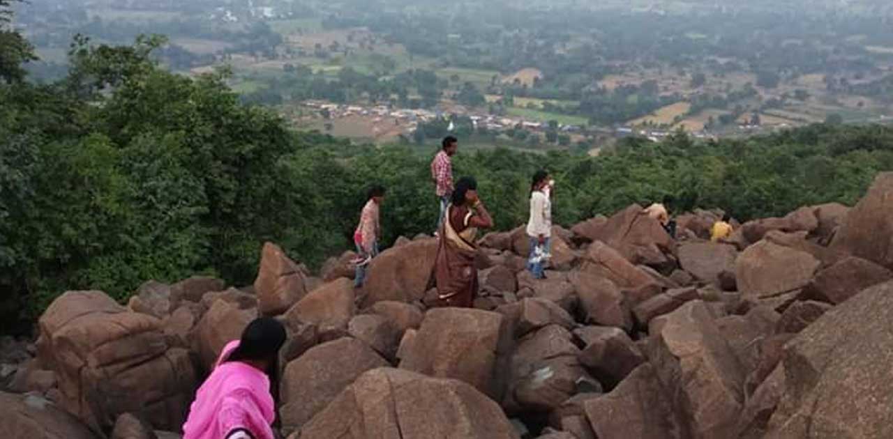 गुफाएँ में प्राचीन मंदिर और अथाह सुरंगें, जहाँ पत्थरों को हा... - CG Sandesh