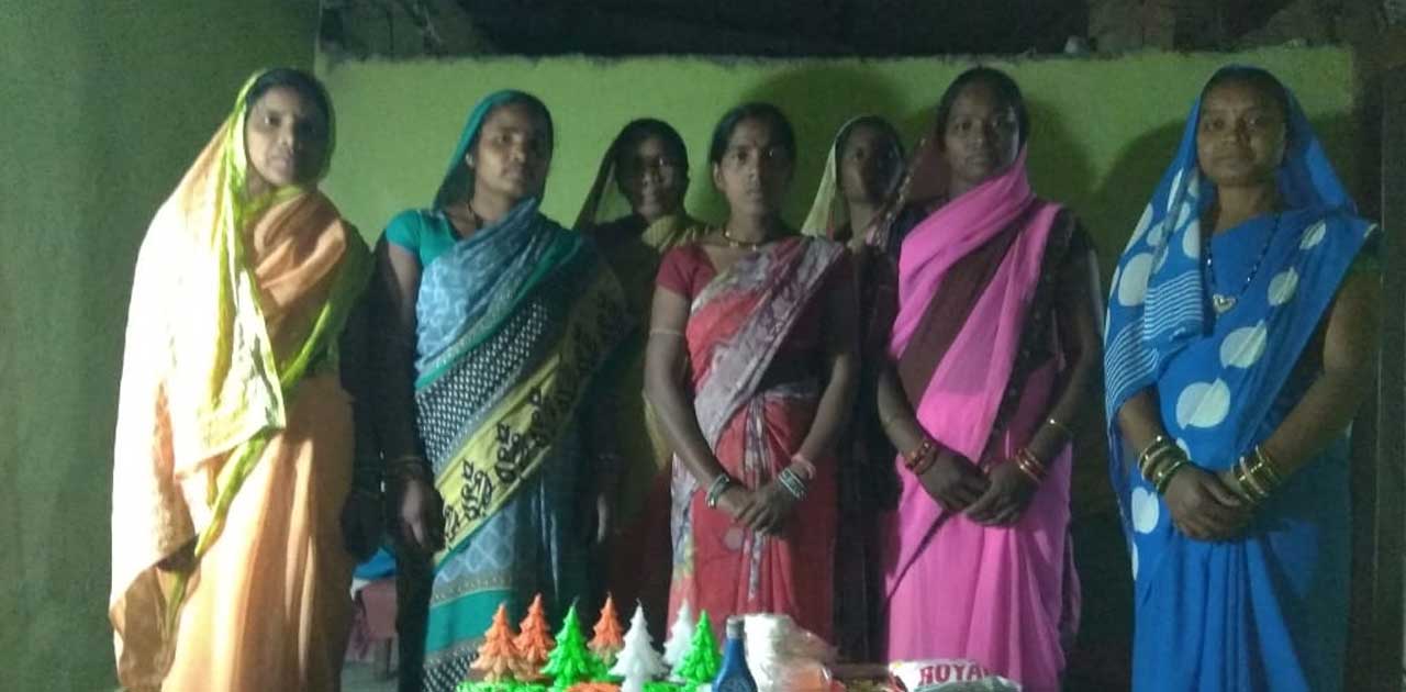स्वालंबी बनने हेतु निरमा, साबुन और मोमबती का उत्पादन कर रही ... - CG Sandesh