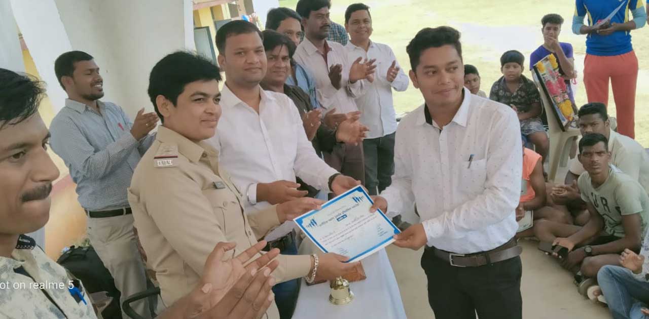 रिटायर्ड फौजी ने अपने जैसे 'सैनिक' तैयार करने दिया शारीरिक प... - CG Sandesh