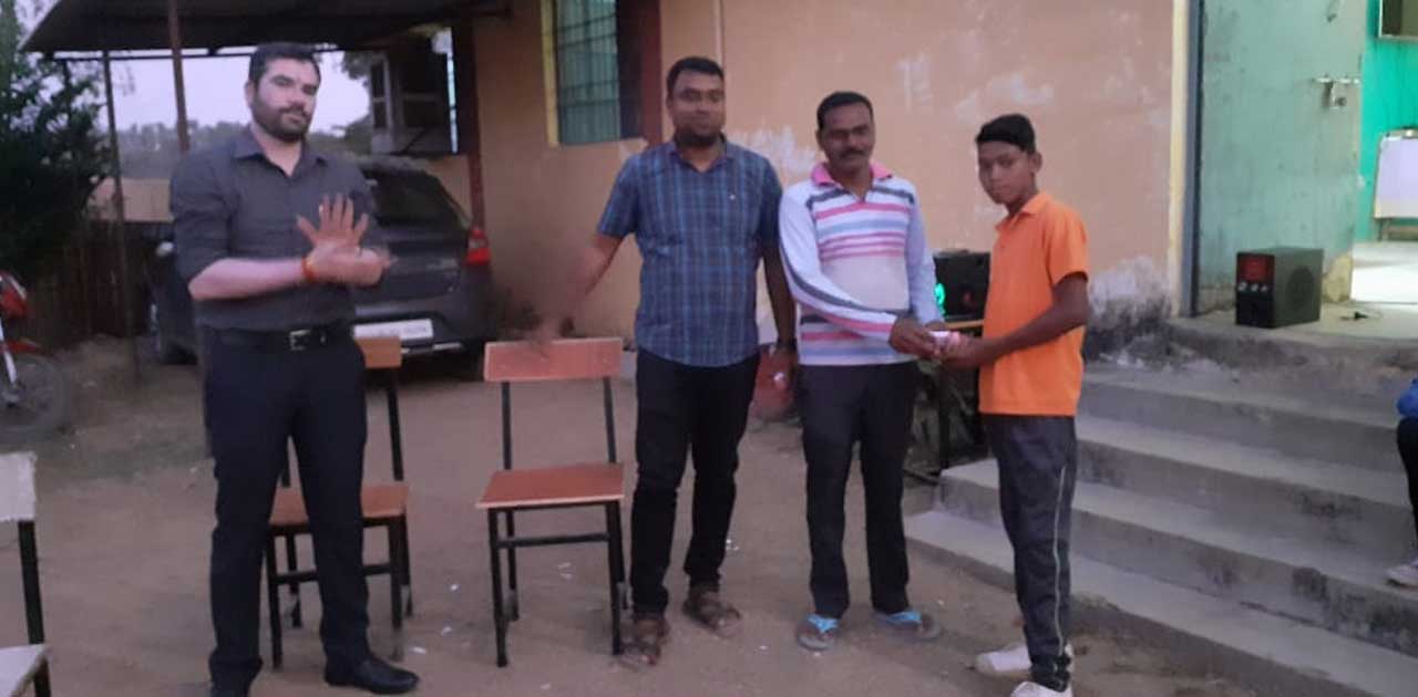 प्री मेट्रिक अनुसूचित जनजाति बालक छात्रावास बलोदा मे बाल दिव... - CG Sandesh