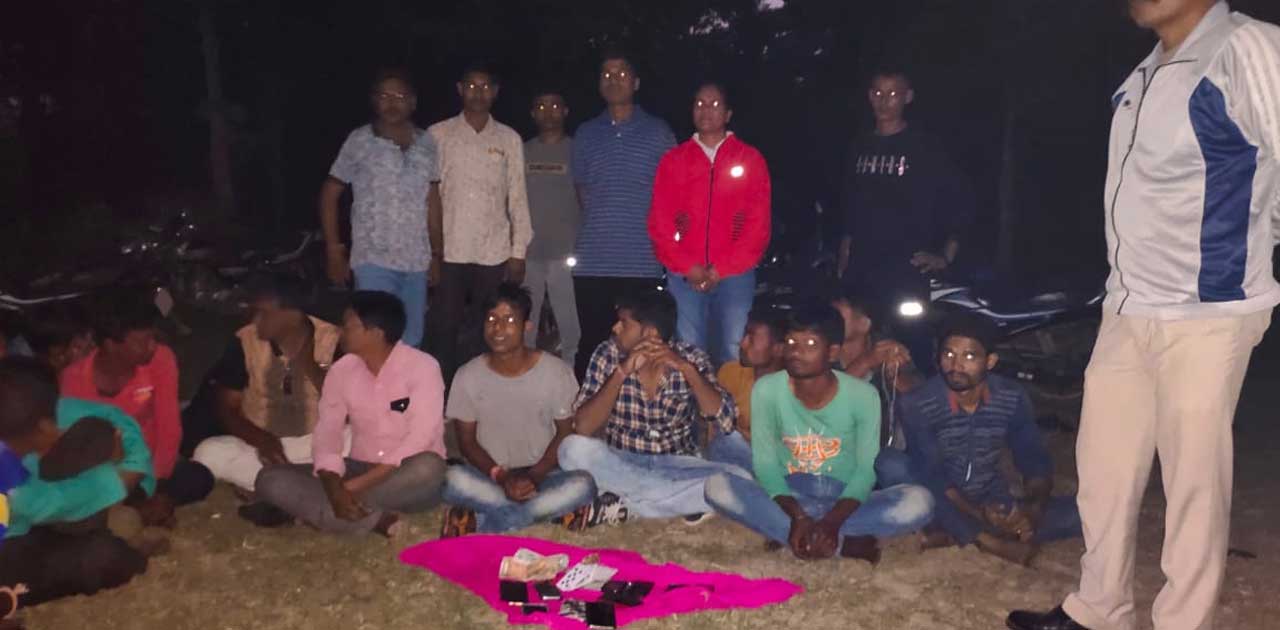 जंगल में जुआ खेल रहे 15 जुआरियों को पुलिस ने पकड़ा,  38 हजार ... - CG Sandesh