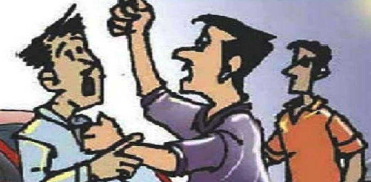 पटवारी से शासकीय कार्य मे बाधा पहुंचाकर की मारपीट. - CG Sandesh