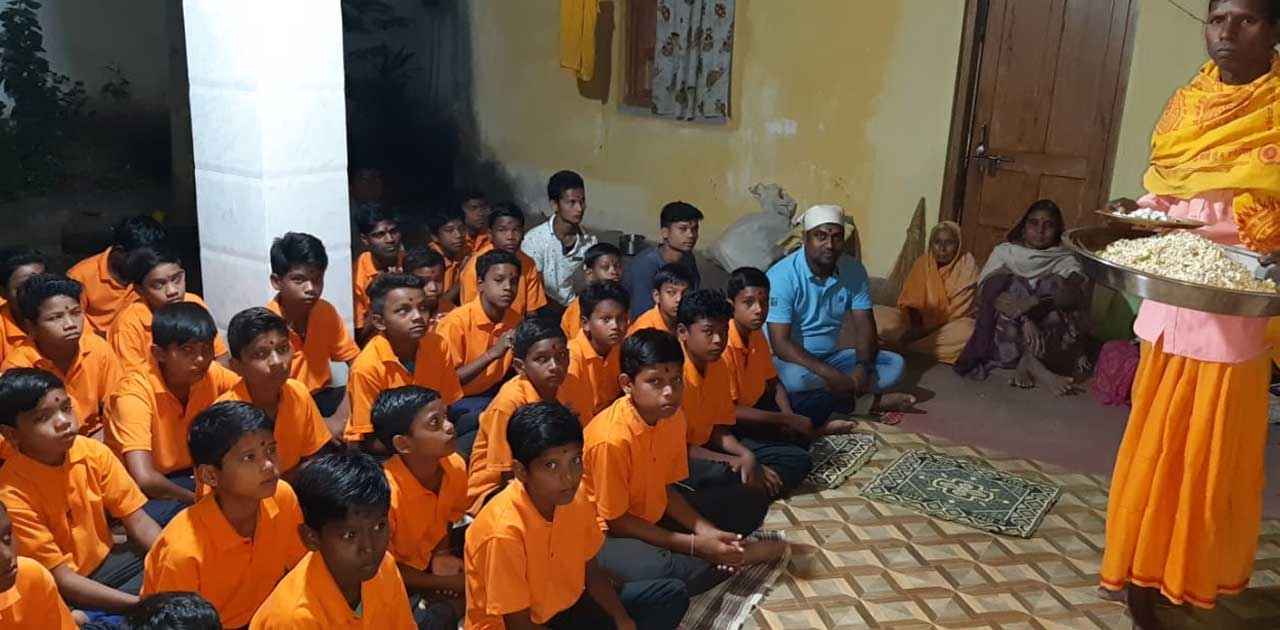 प्री मेट्रिक अनुसूचित जनजाति बालक छात्रावास  बलोदा के बच्चो ... - CG Sandesh