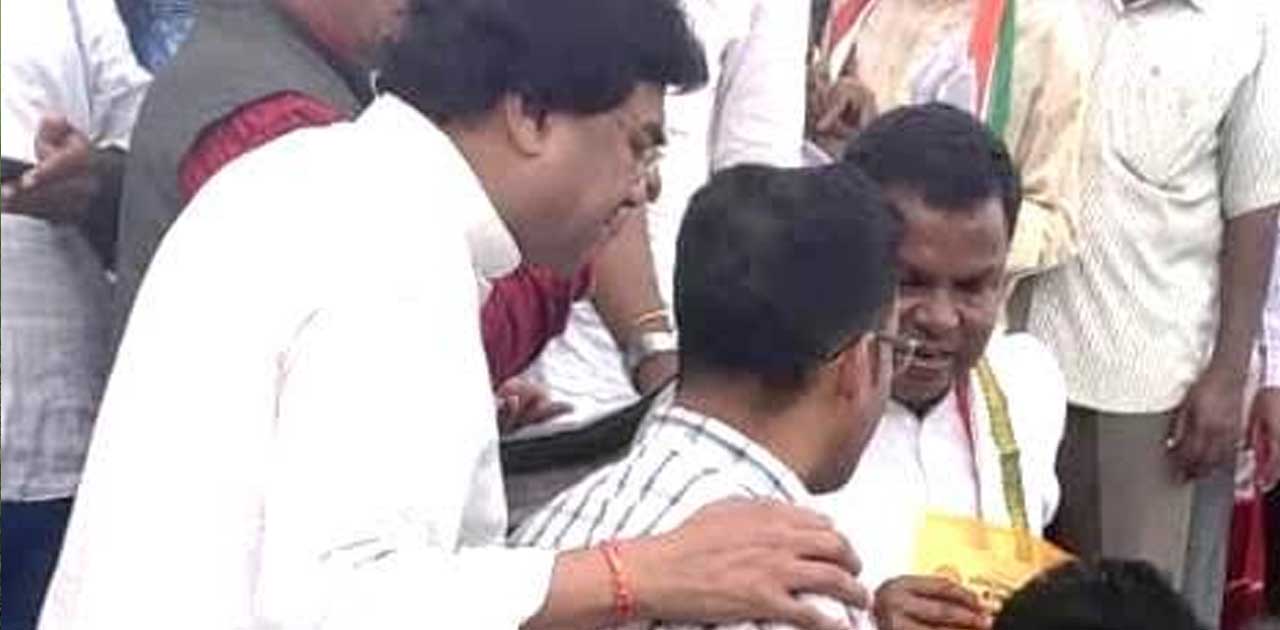 प्रभारी मंत्री से मुलाकात कर शिक्षाकर्मियों ने की सभी के संव... - CG Sandesh