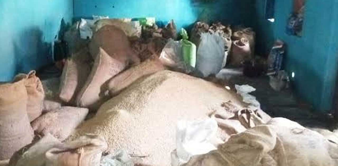 स्टॉक से अधिक धान व चावल रखने वाले दुकानदारों पर हुई कार्यवा... - CG Sandesh
