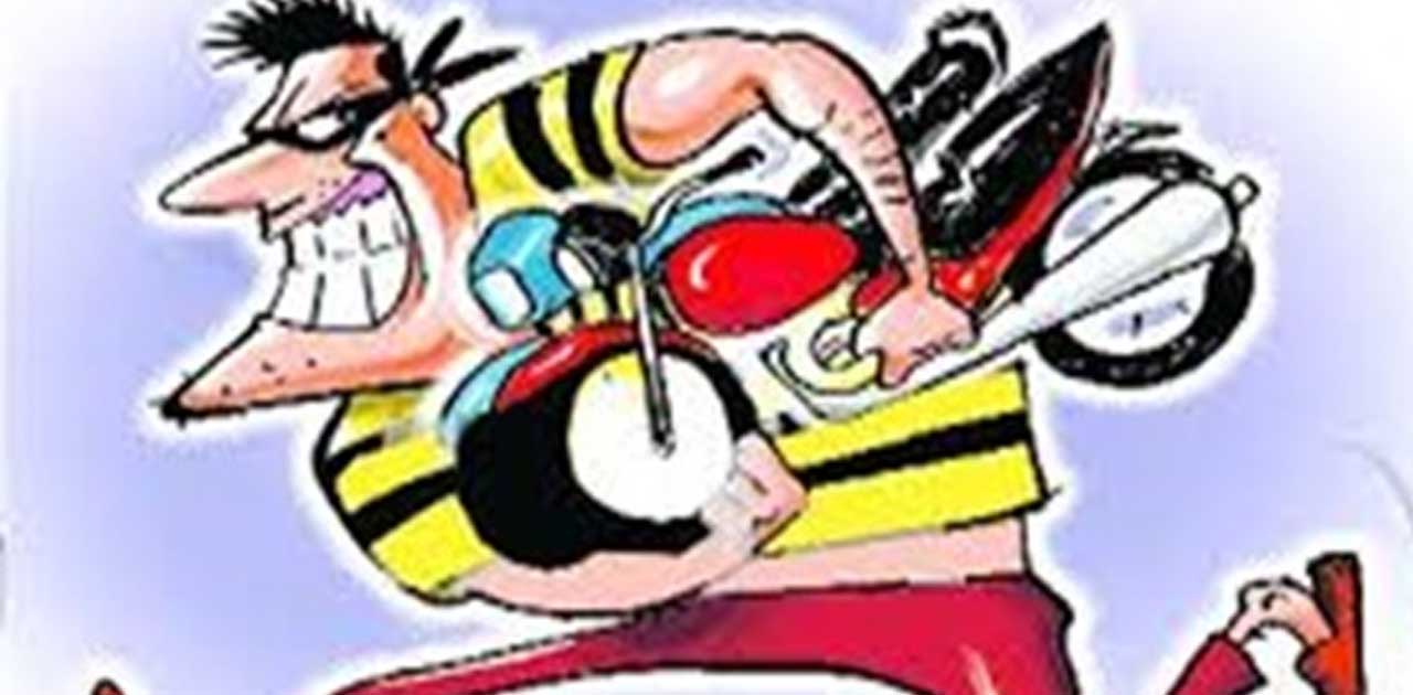 मीनाबाजार के बहार से हुई मोटरसायकल की चोरी  - CG Sandesh