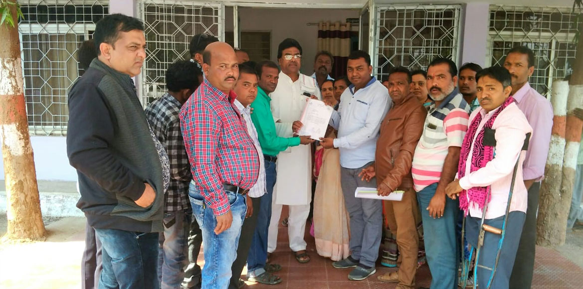 पिथौरा वि.ख. प्रेरकों ने मंत्री, विधायक को सौंपा ज्ञापन - CG Sandesh