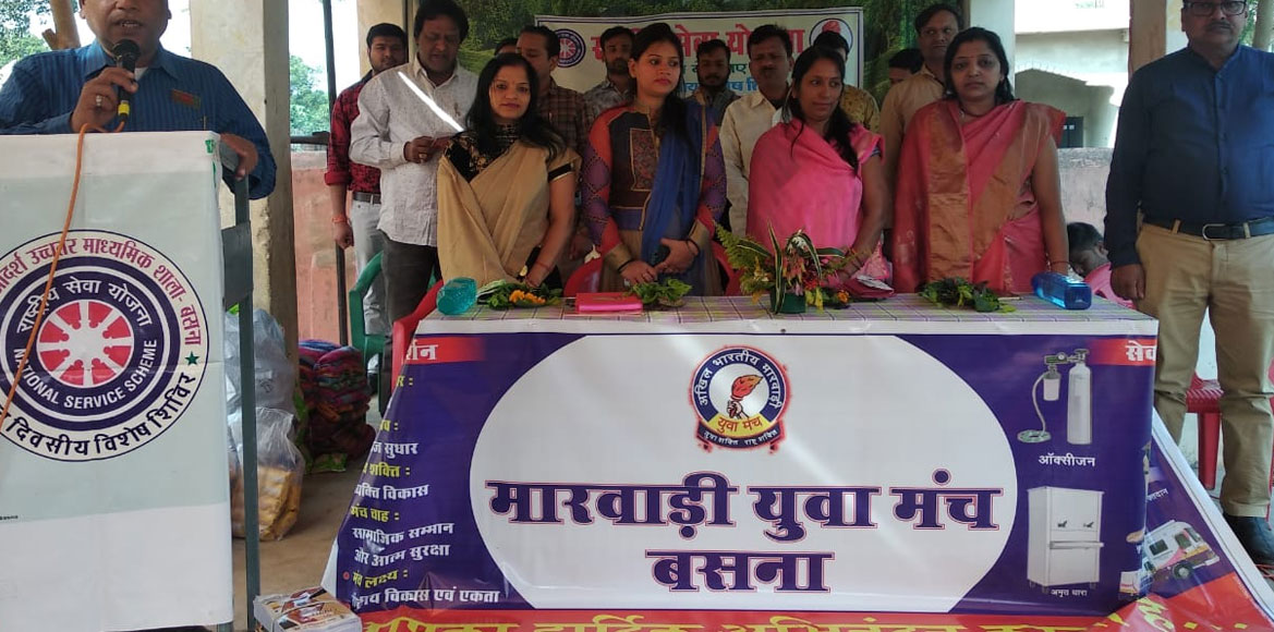 रा.से.यो. की शिविर में किया गया निःशुल्क कम्बल वितरण और स्वा... - CG Sandesh