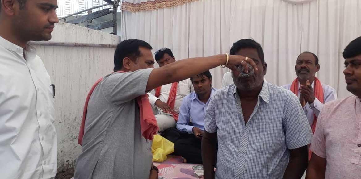 छत्तीसगढ़िया क्रांति सेना के समर्थन पर भूख हड़ताल पर बैठे शेखर... - CG Sandesh