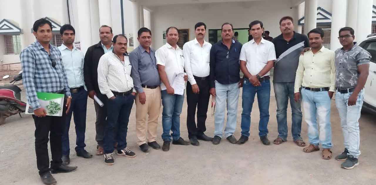 अपने उच्चाधिकारियों पर सवालिया निशान लगाते हुए कार्यवाही करन... - CG Sandesh