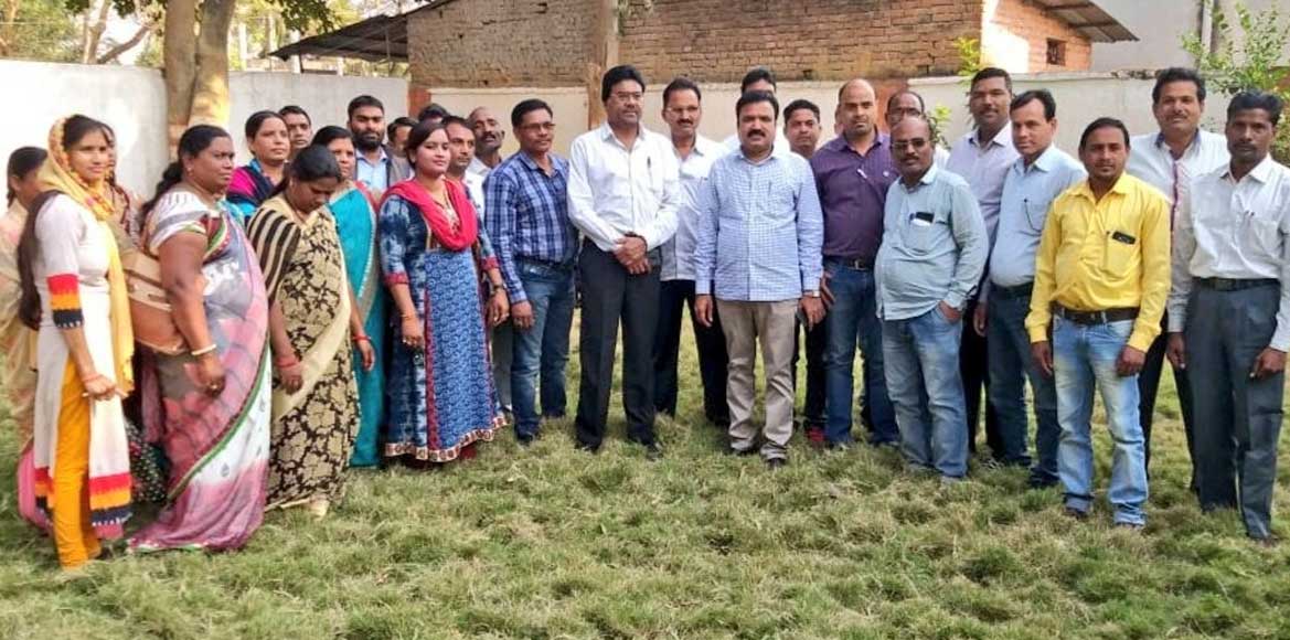 आदर्श सचिव संघ ने  पुनीत सिन्हा द्वारा कुछ दैनिक समाचार पत्र... - CG Sandesh