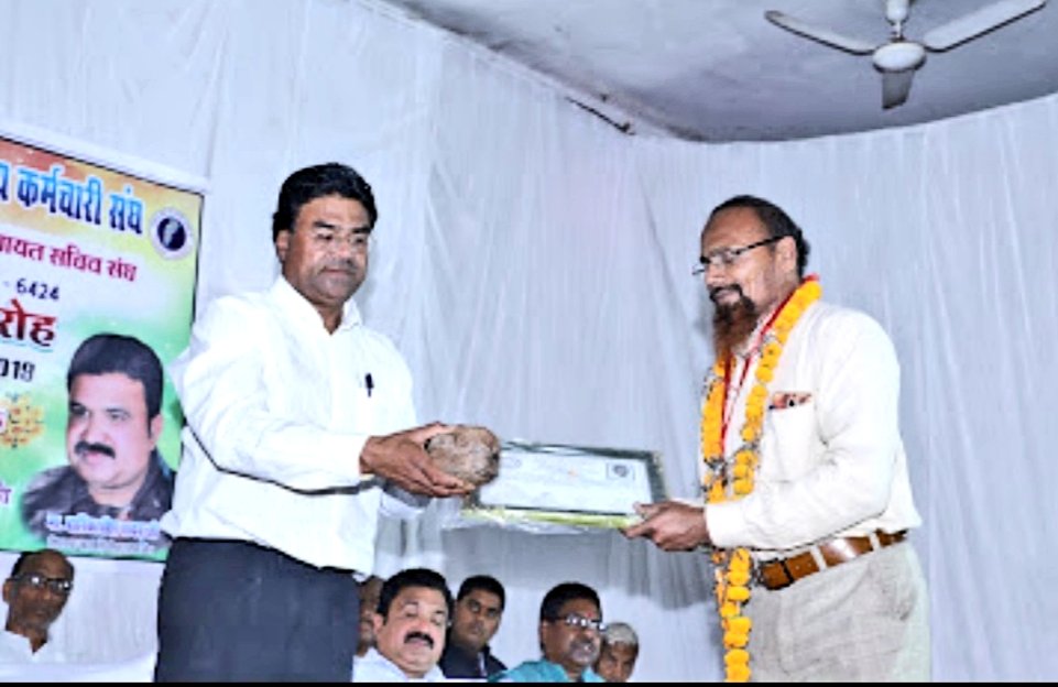 विधायक के हाथों सम्मानित हुए कुरैशी  - CG Sandesh