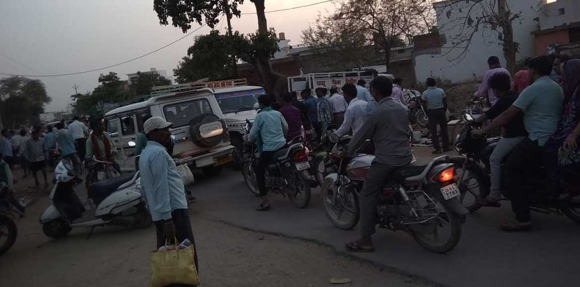 मुख्य्मार्ग बना मछली बाज़ार !  जाम लगने से आपातकाल सुविधा भी ... - CG Sandesh