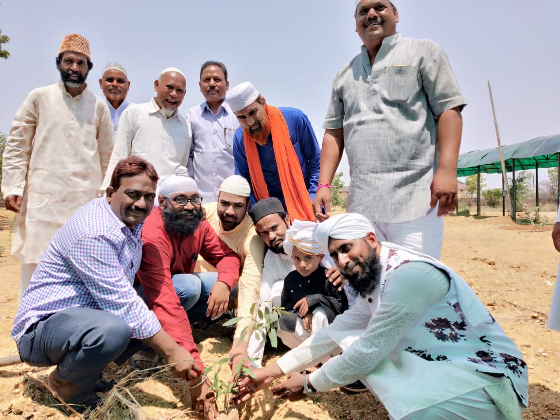 अकीदत के साथ की गई ईद की नमाज अदा - CG Sandesh