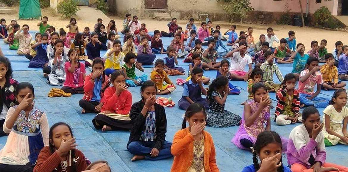 जन सहयोग से बदली सरकारी स्कूल की तस्वीर, दे रहा निजी स्कूलों... - CG Sandesh
