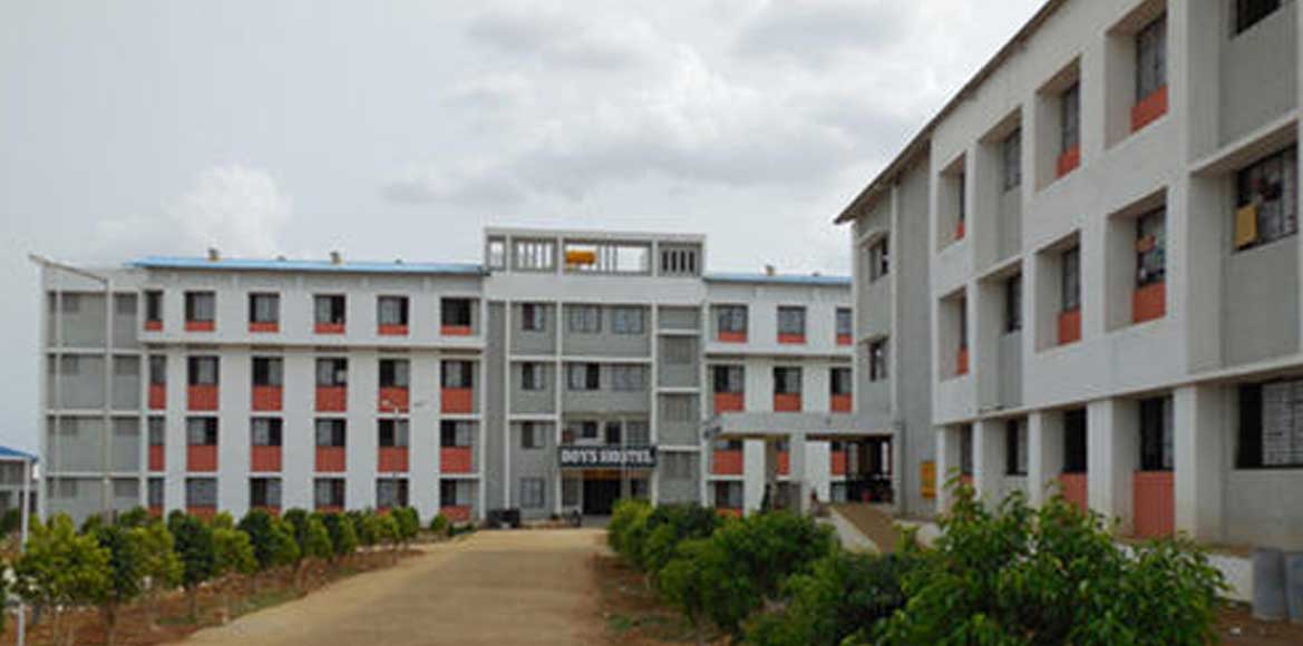 मनमानी फीस को लेकर एकलव्य स्कूल में एक बार फिर छापेमार कार्र... - CG Sandesh
