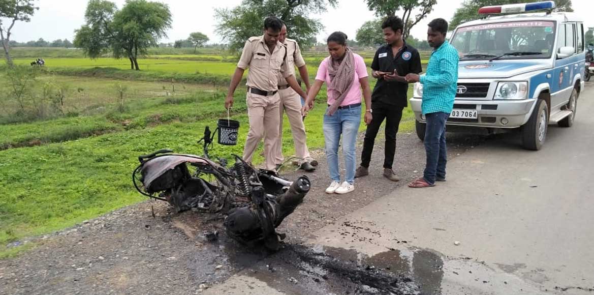 तेज रफ्तार लाया कहर, कार की ठोकर से घसीटता हुआ बाइक जल कर हो... - CG Sandesh