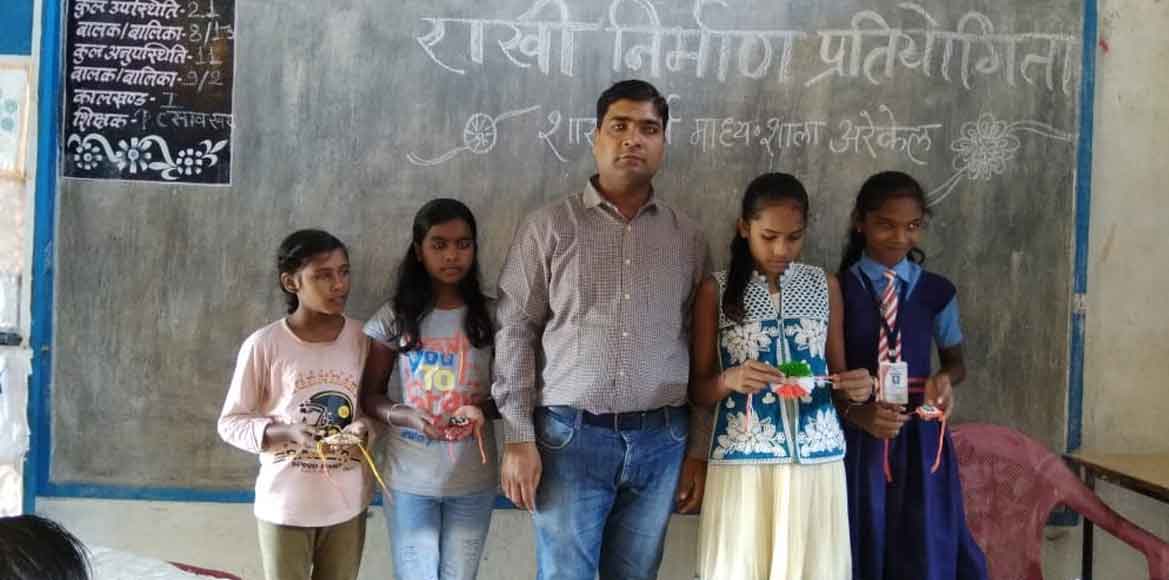 सैनिक भाइयों के लिए मिडिल स्कूल अरेकेल के छात्राओं ने राखिया... - CG Sandesh