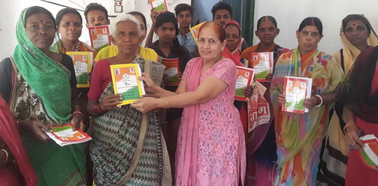 राशन कार्ड का हुआ वितरण,  नए कार्ड पाकर हितग्राहियों के चेहर... - CG Sandesh