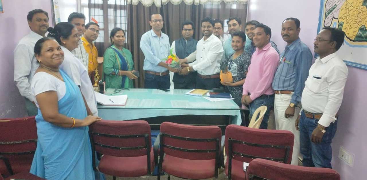 खण्ड चिकित्सा अधिकारी ड़ॉ. रमेश साहू का संयोजक कर्मचारी संघ न... - CG Sandesh