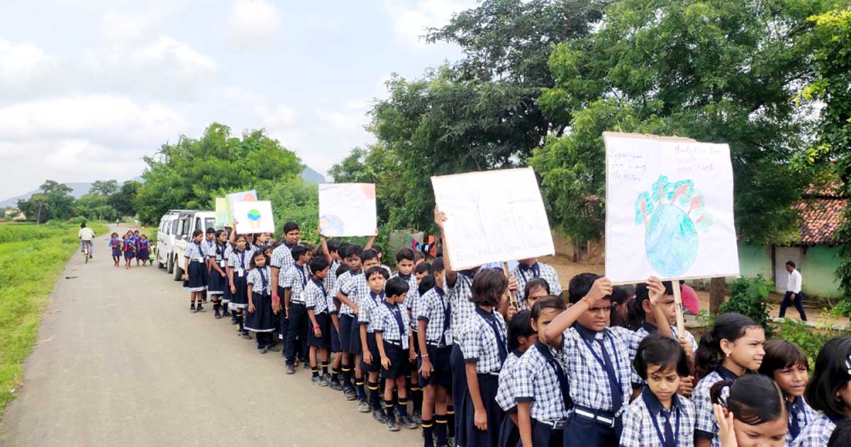 विद्यालयों में मनाया गया विश्व ओजोन दिवस - CG Sandesh