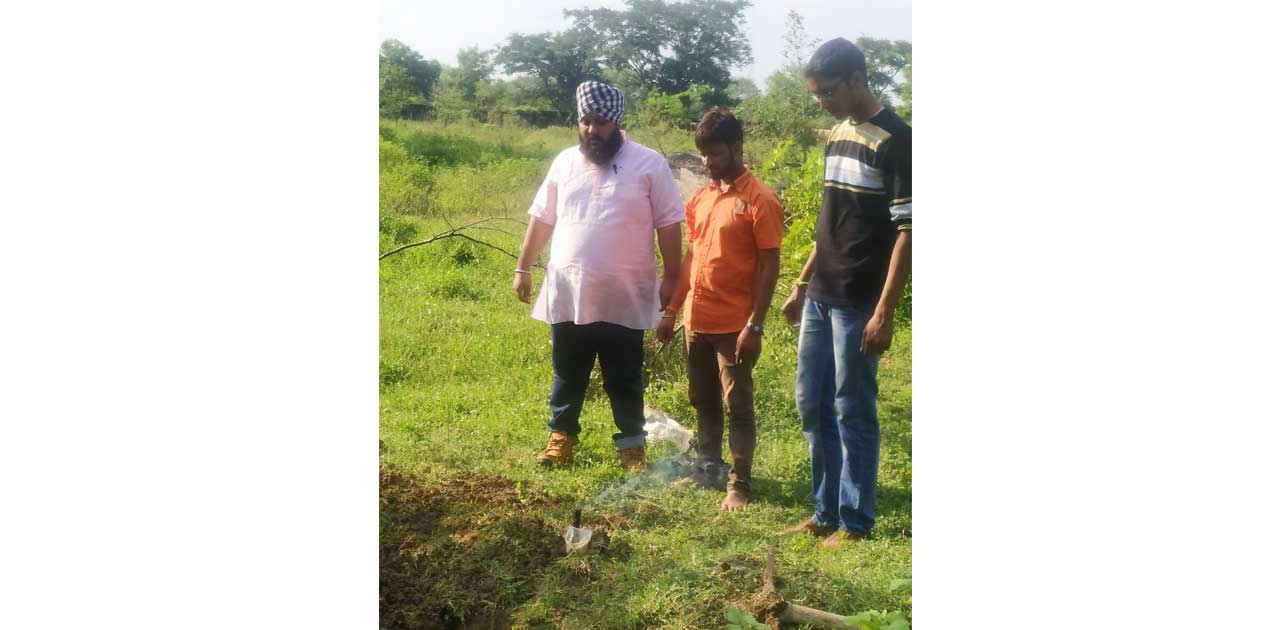 वृद्ध जन सेवा समिति सरायपाली ने वृद्ध महिला की मौत के बाद कि... - CG Sandesh