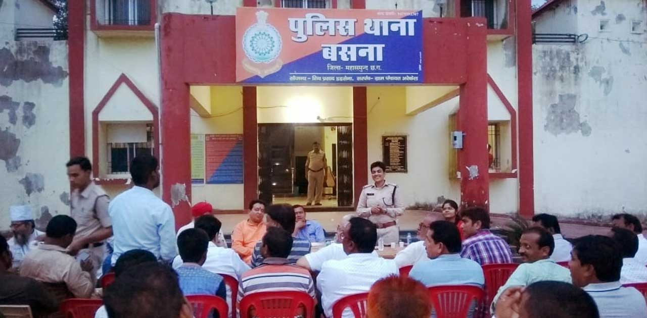 थाना परिसर में शांति समिति की बैठक की संपन्न - CG Sandesh