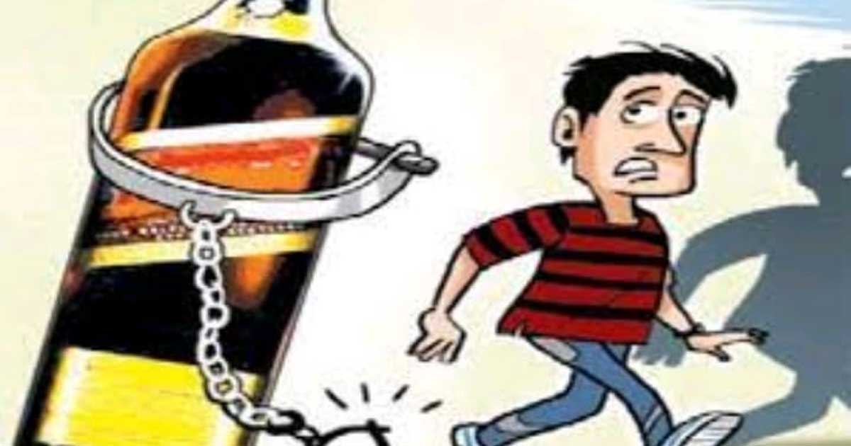 अवैध शराब रेड कार्यवाही में सांकरा पुलिस ने 4 लीटर और बसना प... - CG Sandesh