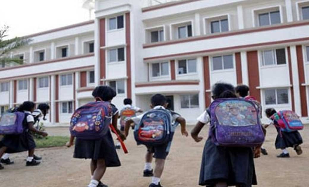 अभी नही खुलेंगे स्कूल..!कोरोना संक्रमण के बढ़ते मामले को देखते हुए इस तारीख तक बंद रहेंगे सभी स्कूल..प्रत्येक अभिभावकों एवं विद्यार्थियों तक सूचना देने का आदेश..