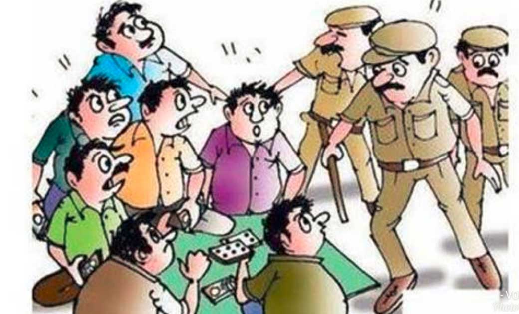 जंगल में जुआ खेलते 4 पकड़ाए.