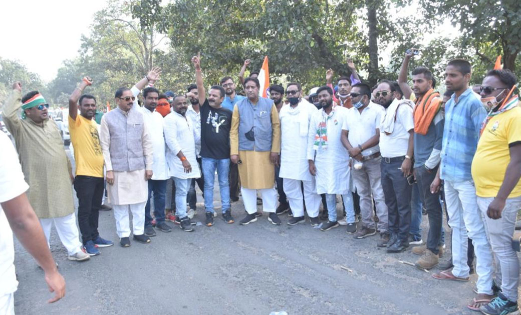मुख्यमंत्री भूपेश बघेल के रोड शो में खनिज विकास निगम के अध्य... - CG Sandesh