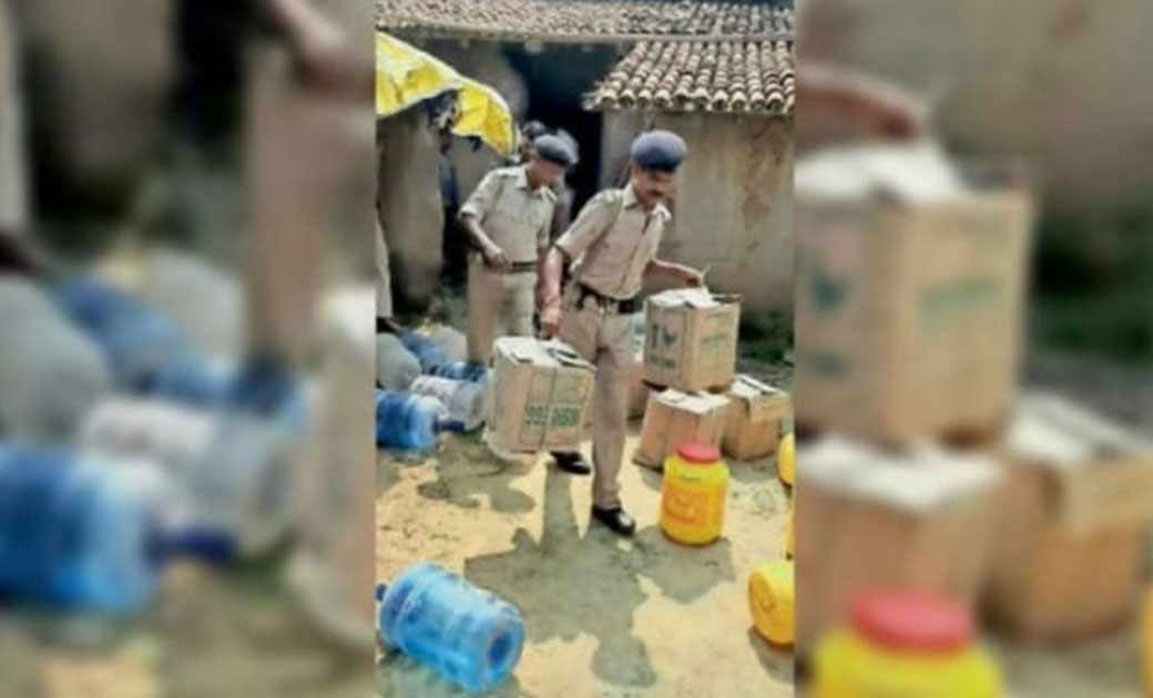 सरिया में नकली देशी और अंग्रेजी शराब बनाने की फैक्ट्री पकड़ाई..! अवैध शराब ठिकानों पर छापेमारी कर भारी मात्रा में अंग्रेजी व देशी महुआ शराब व जावा को बरामद कर किया गया नष्ट..