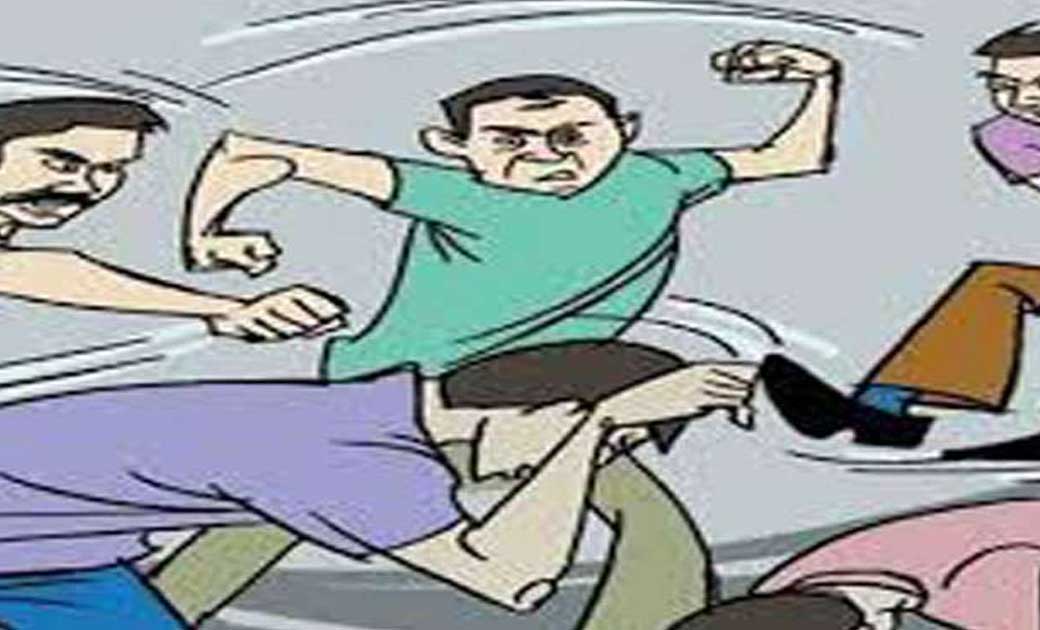 आने जाने के लिए जगह छोडकर धान मिजाई करो कहने पर गाली गलौच और मारपीट.