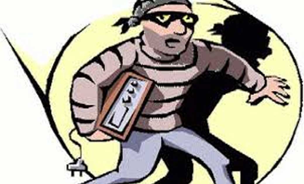 शा. उ. मा. वि. पीढी में कार्यालय का ताला तोडकर सामान चोरी.