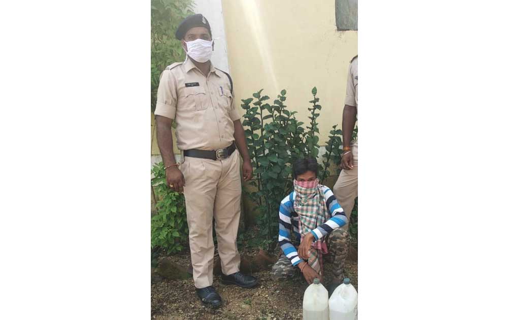 तीन प्रकरण में 140 लीटर महुआ शराब जप्त, 4 आरोपी गिरफ्तार.  - CG Sandesh