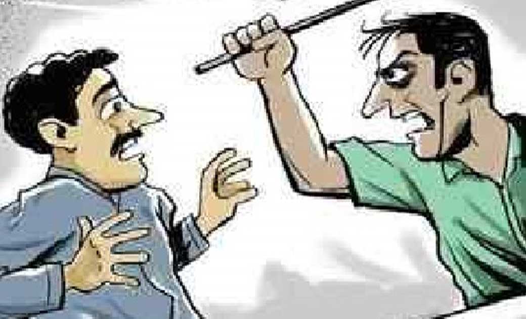 शराब के नशे में बोला करिया, मना करने पर किया मारपीट.