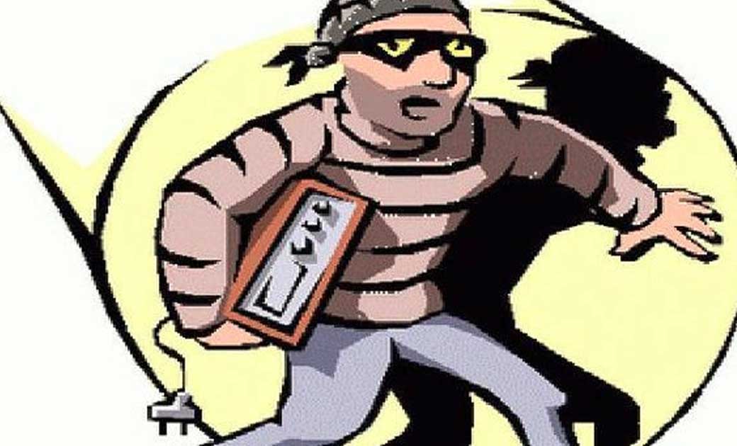 स्कूल से कम्प्यूटर और प्रोजेक्टर को चोरी. - CG Sandesh