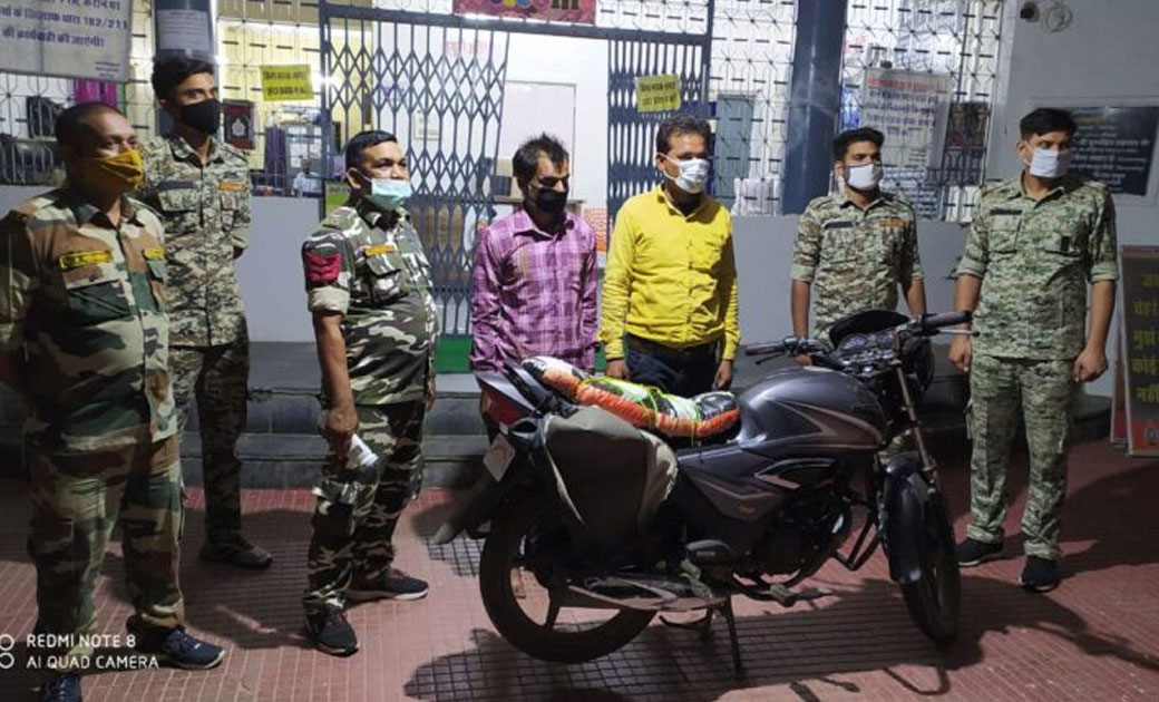 मुखबीर से सूचना मिलने पर...थाना प्रभारी आशीष वासनिक ओर टीम न... - CG Sandesh