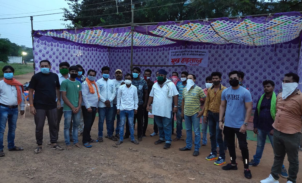 शराब दुकान से निकाले गए कर्मचारियों की मांग माने जाने के पश्... - CG Sandesh