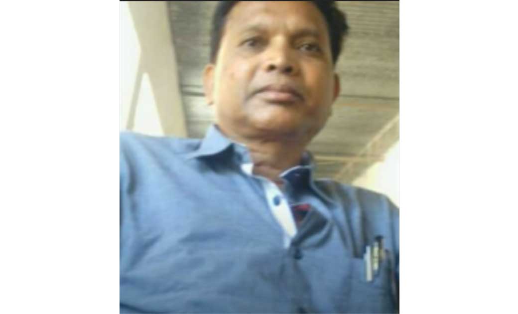ऐसे शराबी और निठल्ले मुख्य कार्यपालन  अधिकारी के भरोसे है जशपुर जिला..!नशे में टुल्ल मुख्य कार्यपालन अधिकारी एक्का साहब बोलते हैं हमसे नही कलेक्टर से पूछो...पत्रकार को भी  किया अपशब्दों का प्रयोग...ऑडियो सुनकर पकड़ बैठेंगे माथा...