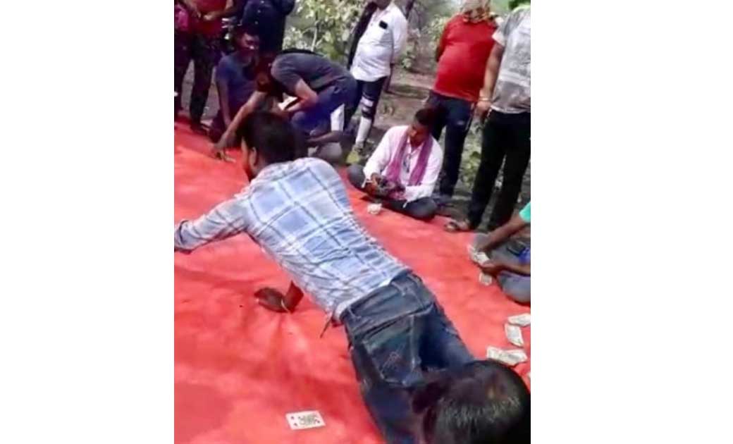 इस गाँव मे चलता है खुलेआम जुआ का फड़..थाने के नाक के नीचे हो ... - CG Sandesh