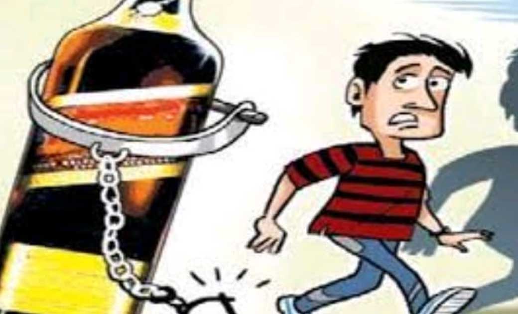 ढाबा में पी रहे थे शराब, पुलिस पहुंची तो भागे शराबी, पकड़ा गय... - CG Sandesh